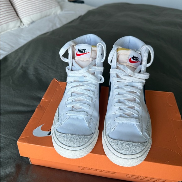Nike Blazer Mid ’77 Women’s 8 White Black sneakers Worn Once Classic High Tops - Picture 2 of 8